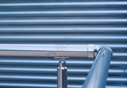 金属建筑蓝色楼梯条纹栏杆合金制造业框架工业背景图片