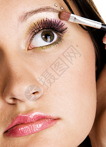 美容的年轻美女化妆眼睛女士治疗嘴唇化妆品女孩护理粉末女性刷子背景图片
