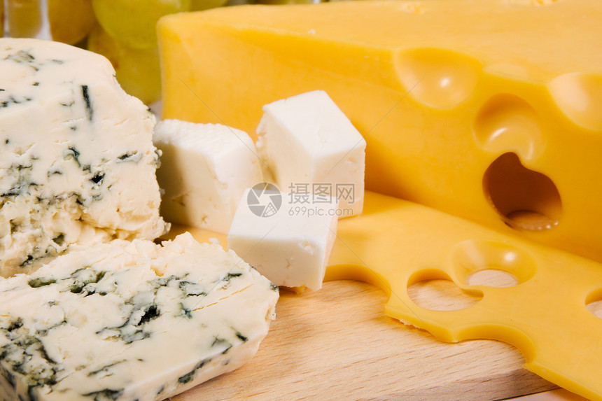 不同种类的乳酪杂货店用餐团体奶制品小吃美食早餐多样性羊乳蓝色图片