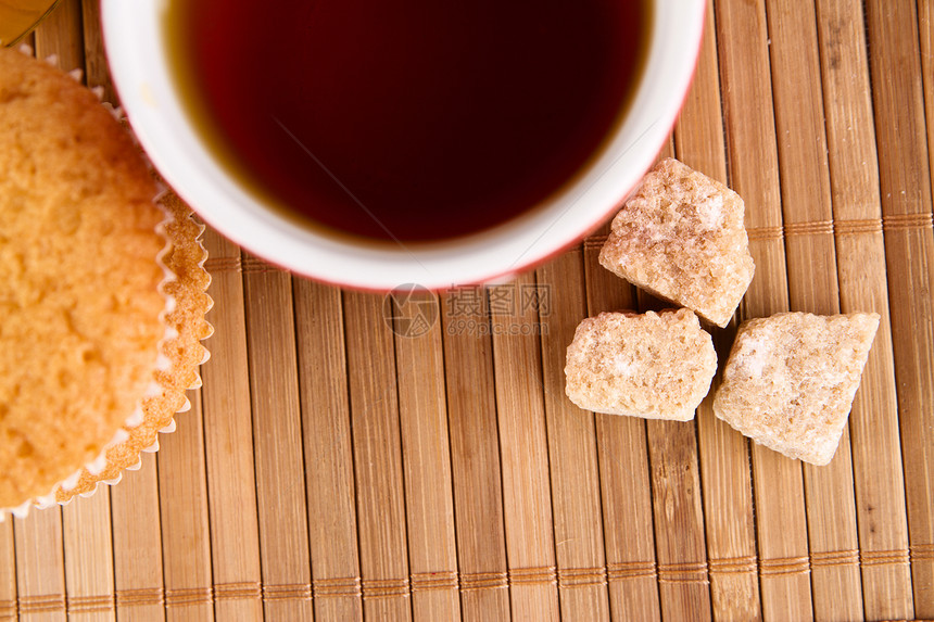 甜甜早餐玻璃美食桌子甜点红色食物糕点杯子传统小吃图片