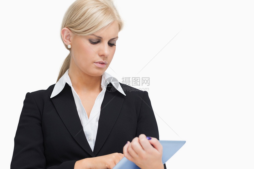 拥有平板电脑的女商务人士阶层眼睛浅色套装药片管理人员白领女士黑色金发图片