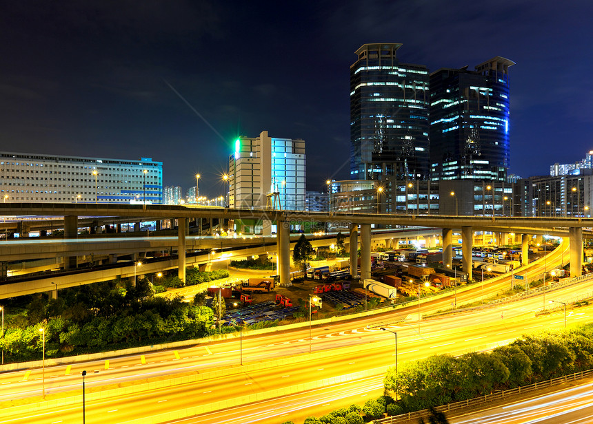 夜间城市交通 夜间艺术市中心经济摩天大楼金融汽车建筑蓝色中心商业图片