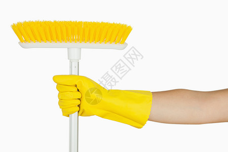 手握笔刷家政家庭卫生刷子塑胶人员扫帚手套家务工作背景图片