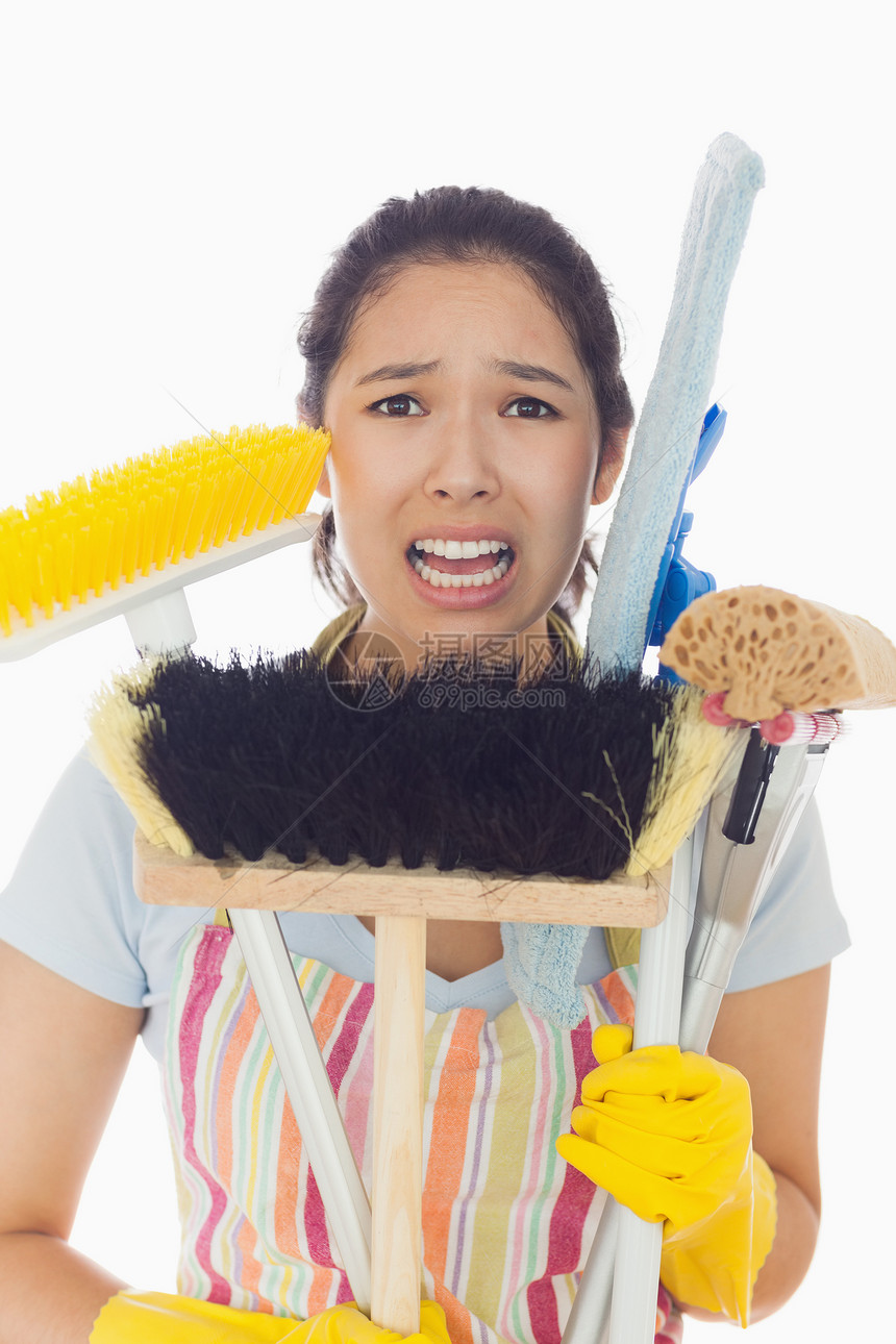 持有清洁工具的危难妇女工作服务黑发拖把女性家务塑胶棕色人员围裙图片