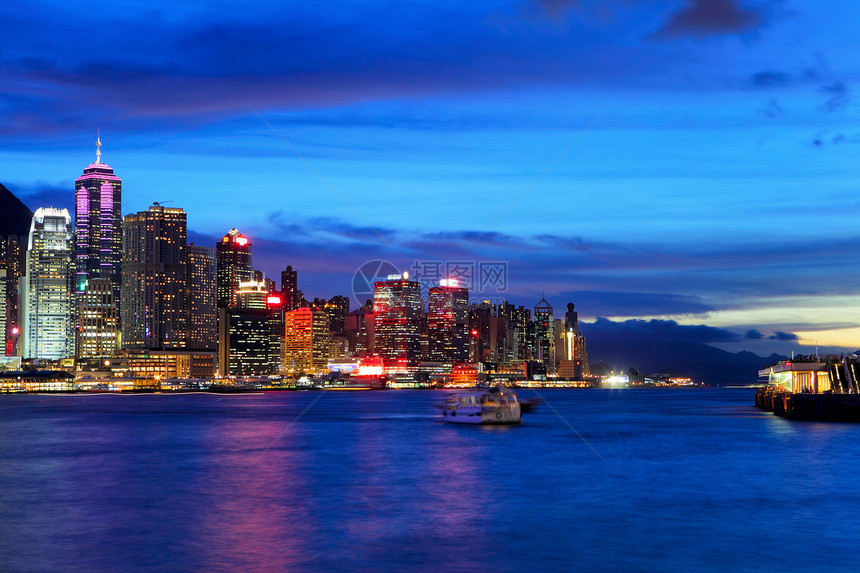 晚上在香港商业城市金融经济旅行天空顶峰码头办公室市中心图片