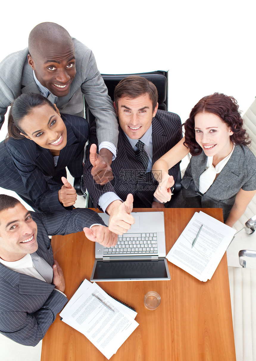 球队举起大拇指 生意成功团队人士商务女士办公室合作职员微笑电脑男人图片