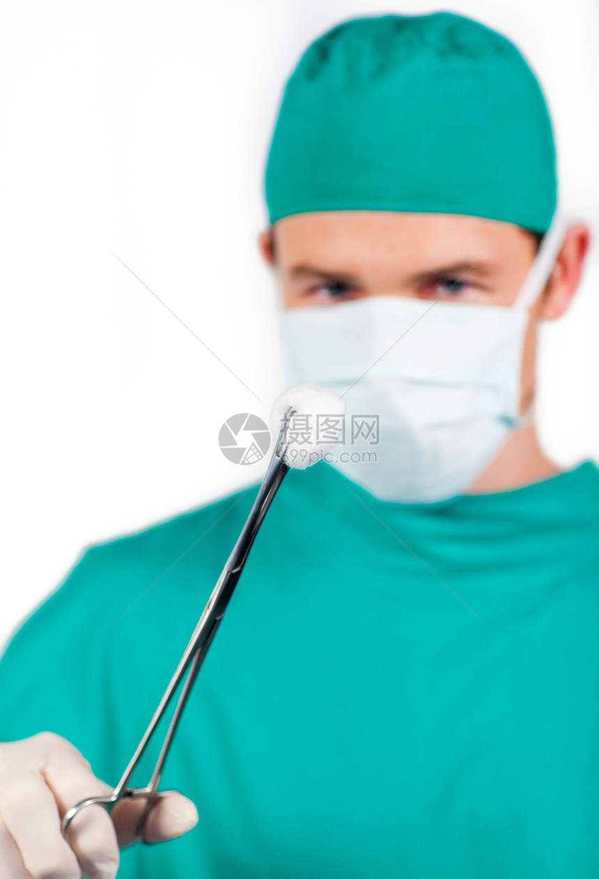 手持外动手术力的有魅力男性外科医生图片
