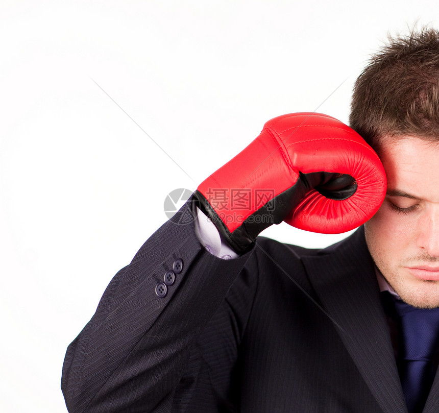 商务人士头上戴拳击手套的拳击手经理力量女性男性公司竞赛侵略导演办公室成功图片