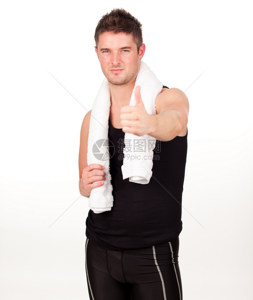 体育运动员的拇指举到摄像机上调色男性跑步身体训练福利运动健身房数字男人图片