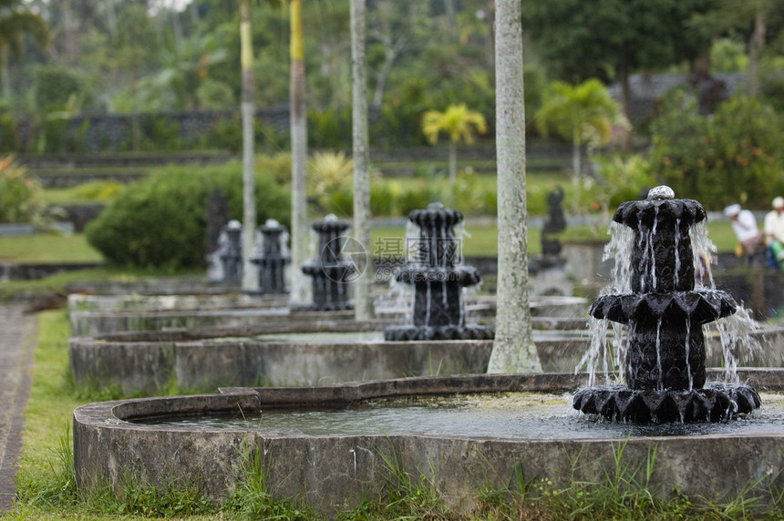 Tirtagangga水宫异国花园石头传统公园树木寺庙水池美化宗教图片