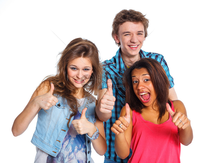 3名青少年青年男生快乐女性乐趣微笑女孩们行动精力友谊图片
