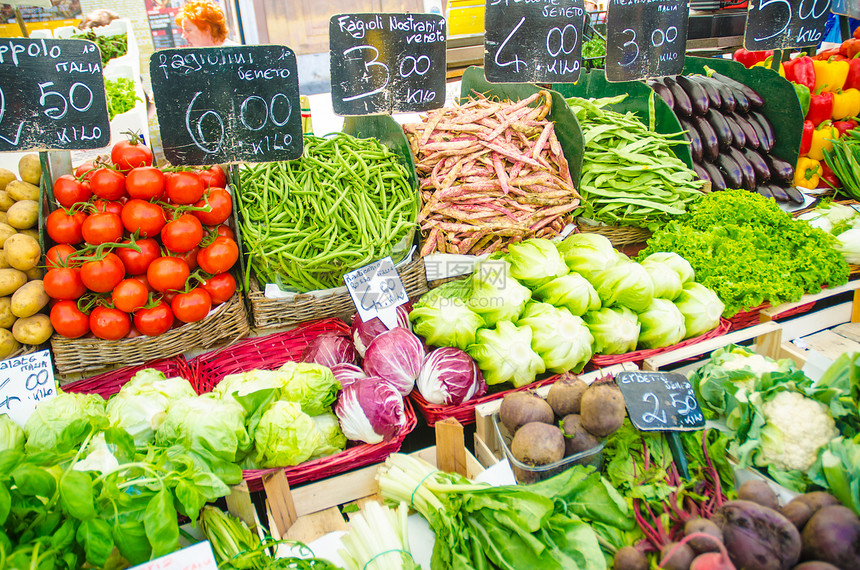 市场摊位上的水果和蔬菜杂货价格洋葱维生素营养展示草药杂货店食物购物图片