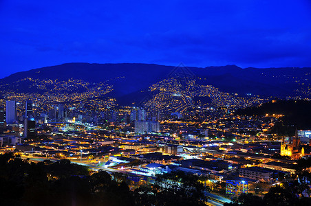 哥伦比亚夜间麦德林背景图片