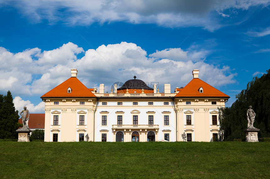 斯拉夫科夫城堡工匠历史性旅行草地观光花园历史财富庭院版税图片
