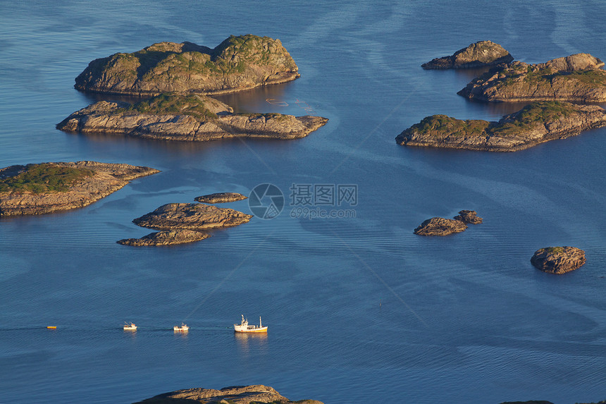 洛基岛钓鱼岛屿全景渔船灯塔海景峡湾海洋胰岛风景图片