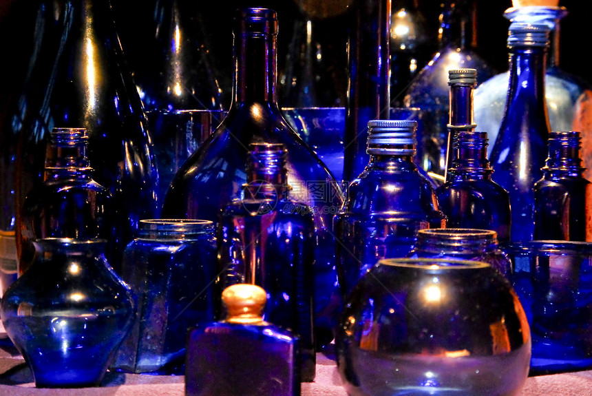 蓝瓶静物船只饮料水瓶透明度眼镜玻璃小瓶血管瓶子图片