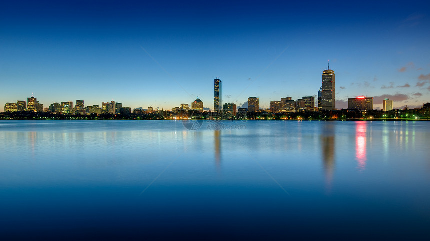 波士顿后海湾天线 天亮时看到建筑学天际城市摩天大楼景观建筑物地标天空办公室全景图片