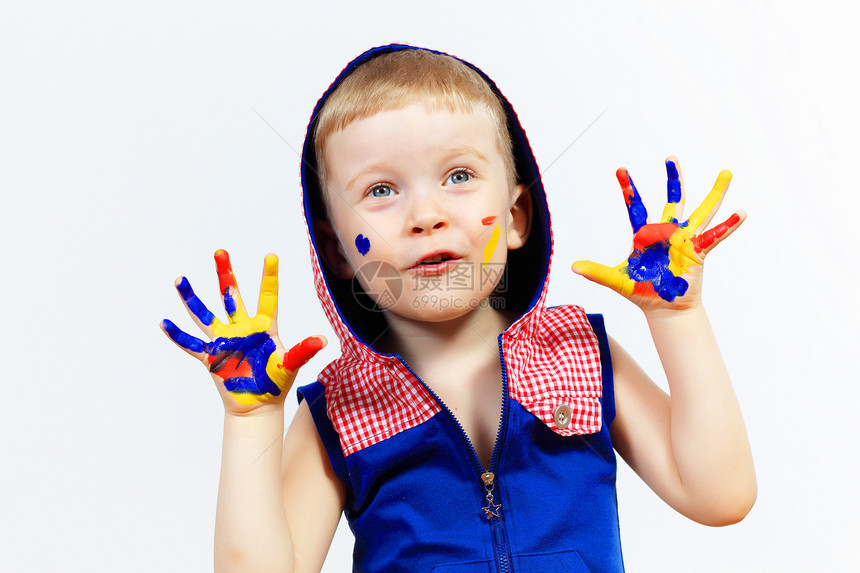 手上涂着油漆的幸福的孩子画家工艺绘画艺术家乐趣艺术童年手指指纹幼儿园图片