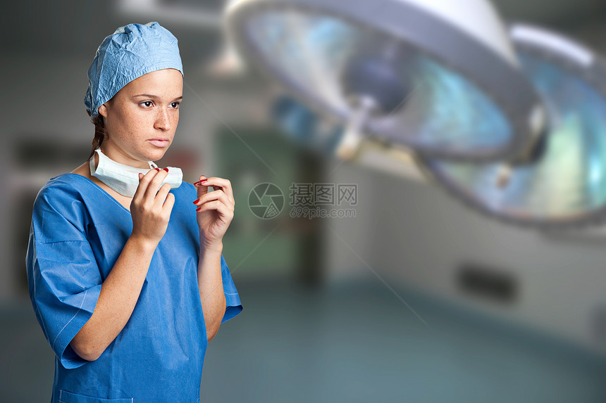 女性外科医生职业帮助医院疾病医疗房间女士养护照顾者擦洗图片