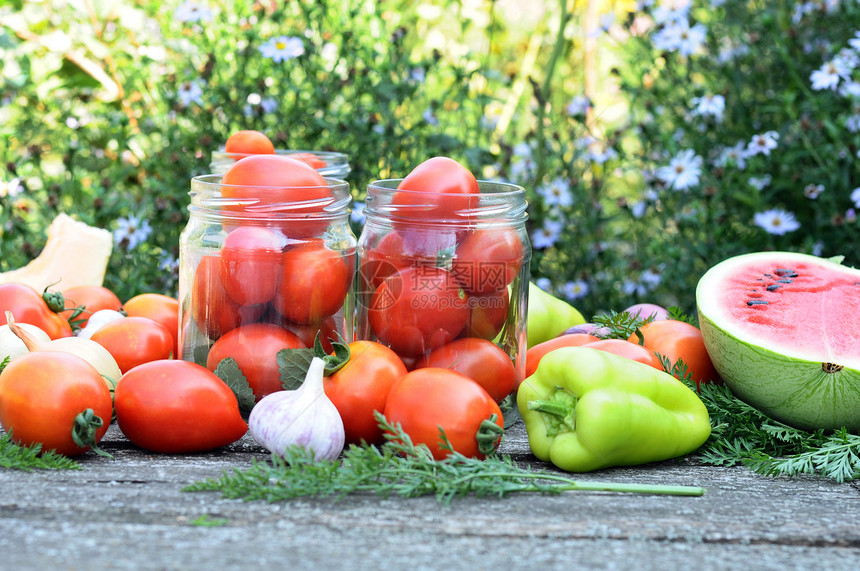 在家里煮番茄香料晴天贮存蔬菜农场营养花朵生长茴香玻璃图片
