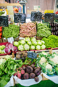 市场摊位上的水果和蔬菜销售店铺维生素杂货食物营养草药农场茄子饮食站立高清图片素材