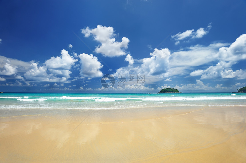 海滩假期地平线海浪海岸线黄色边缘天空海景风景蓝色图片