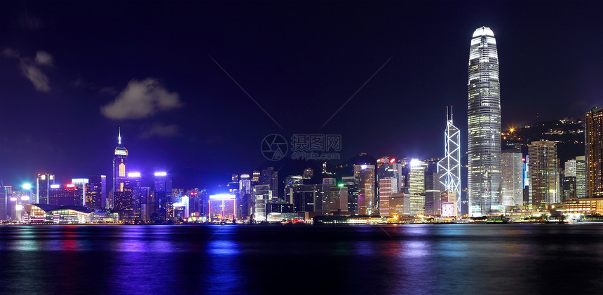 香港市晚上商业金融地标渡船建筑蓝色旅行天空场景摩天大楼图片