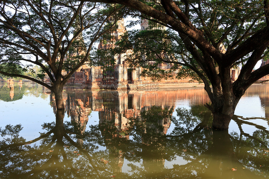 Ayutthaya的寺庙被洪水淹没宗教历史地方佛法建筑学风景建筑结构文化图片