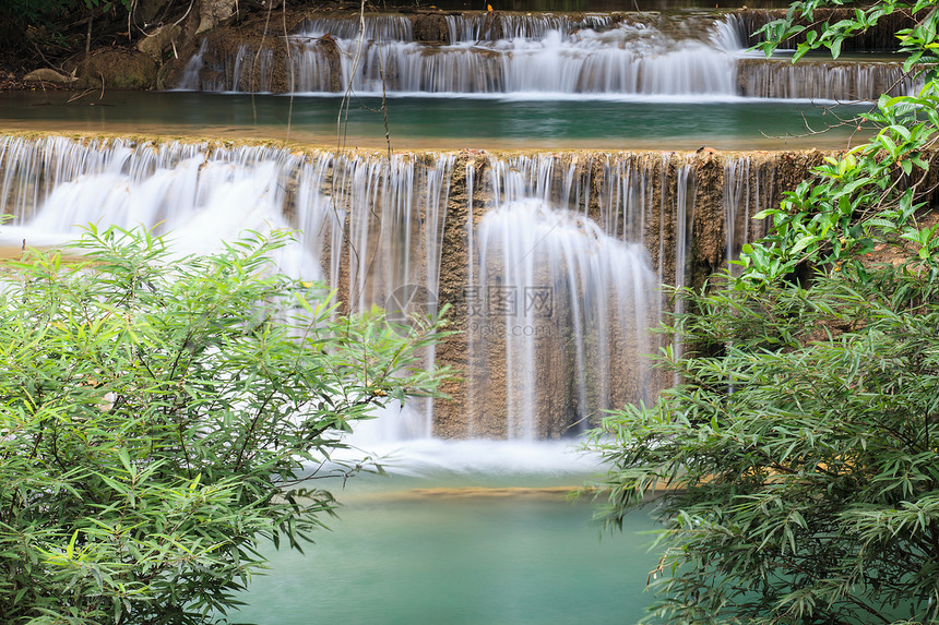 美丽的瀑布环境叶子溪流植物木头旅行热带丛林小溪岩石图片