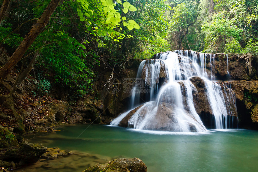 泰国省国家公园瀑布热带森林水池美丽小溪溪流运动木头叶子公园图片