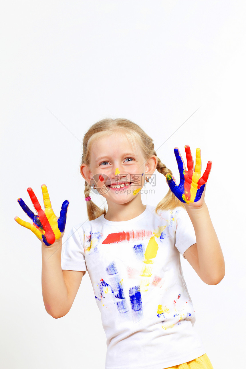 手上涂着油漆的幸福的孩子艺术品幼儿园快乐喜悦绘画创造力艺术画家教育身份图片