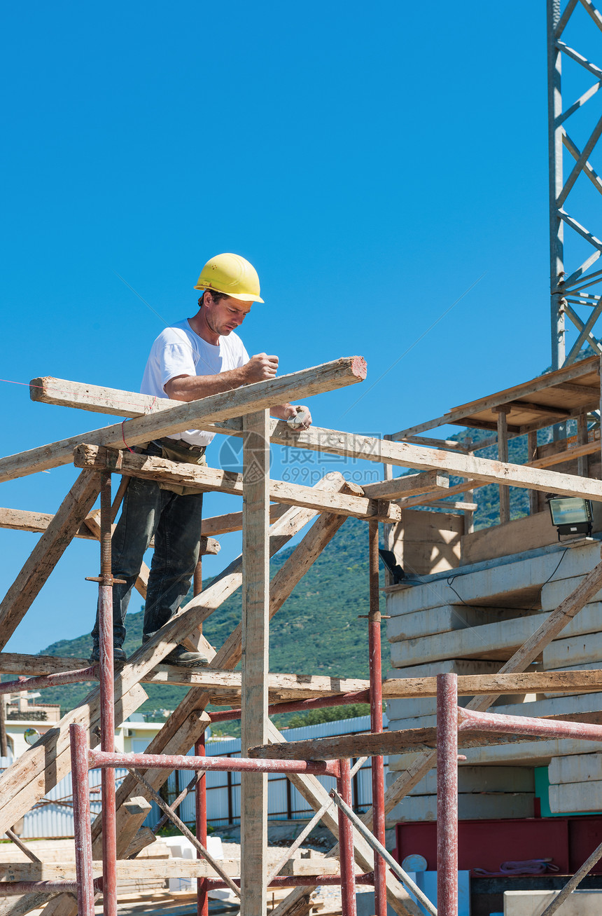 脚手架建筑工人就业劳动成人蓝天职业劳动者建设者男人木材工业图片