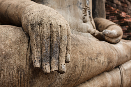 佛像亲手贴紧细节雕刻宗教手指雕像雕塑石雕上帝膝盖佛教徒背景图片