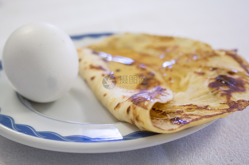 煮鸡蛋和煎饼美食家盘子生活方式健康饮食饼子早餐糖浆奶制品图片