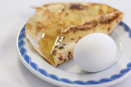 煮鸡蛋和煎饼饼子早餐糖浆生活方式奶制品健康饮食盘子美食家背景图片