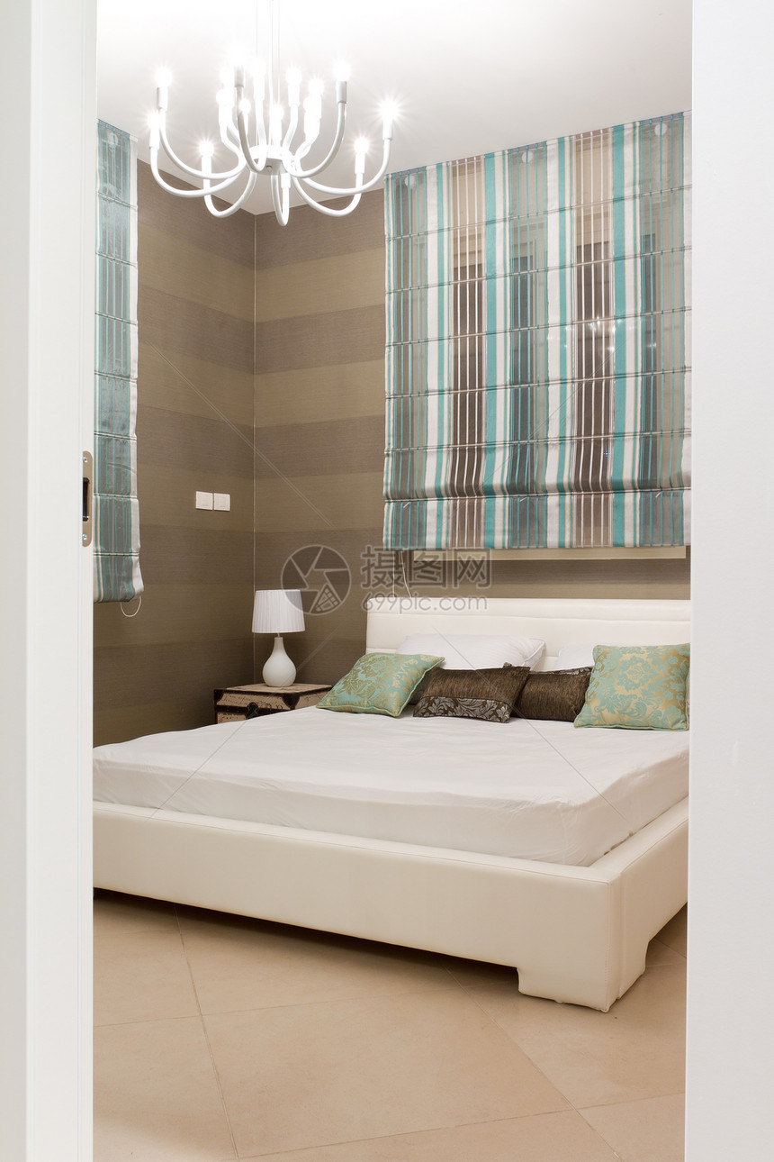 内部设计酒店假期沙发枕头亚麻奢华桌子家具毯子旅馆图片