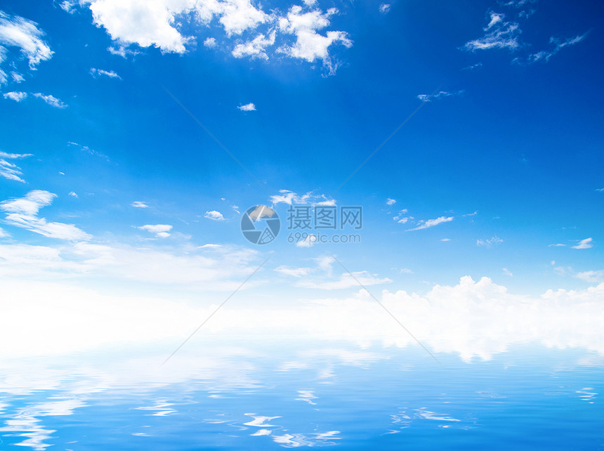 蓝天有彩虹的白毛云蓝色阴霾气氛云雾云景海浪海洋天空气候彩虹图片