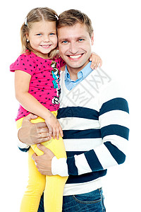 父亲和女儿童年套衫父母拥抱女孩男性快乐成人爸爸家庭闲暇高清图片素材