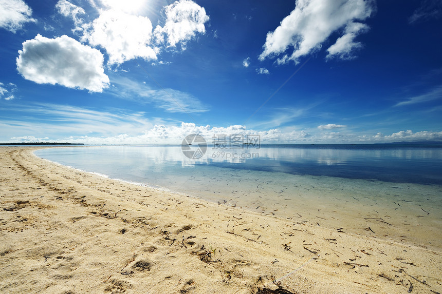 美丽的海滩海洋地平线荒野蓝色处女天空海岸线热带假期海浪图片