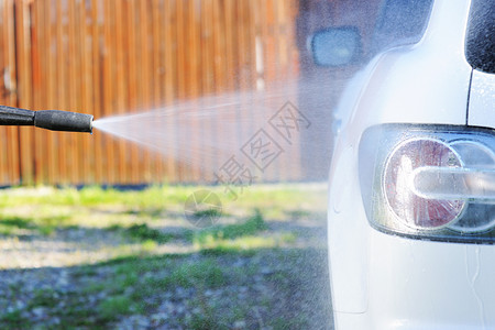 洗车软管白色车辆肥皂清洁工越野车洗涤高清图片