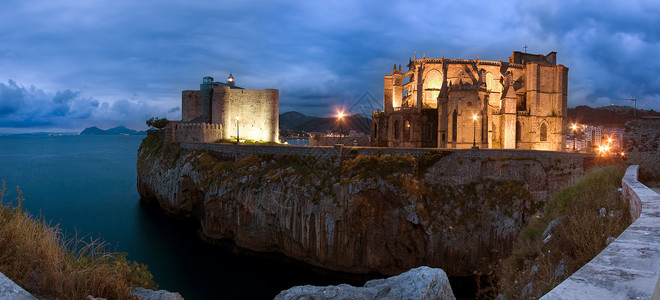 卡斯特罗·乌尔迪亚莱斯在黄昏时段全景的全景高清图片