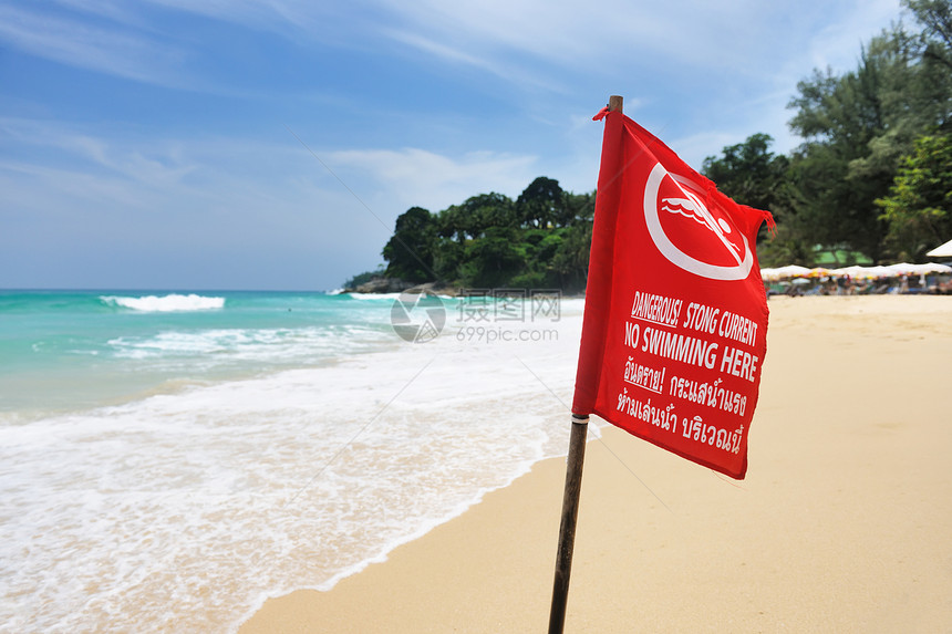 海滩警告标志海洋安全蓝色海浪旗帜危险海啸假期地平线海景图片