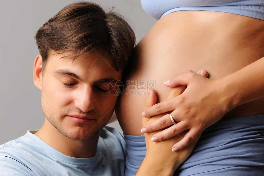 怀孕夫妇男人生活女性女士婴儿母亲妻子婚姻喜悦成年人图片