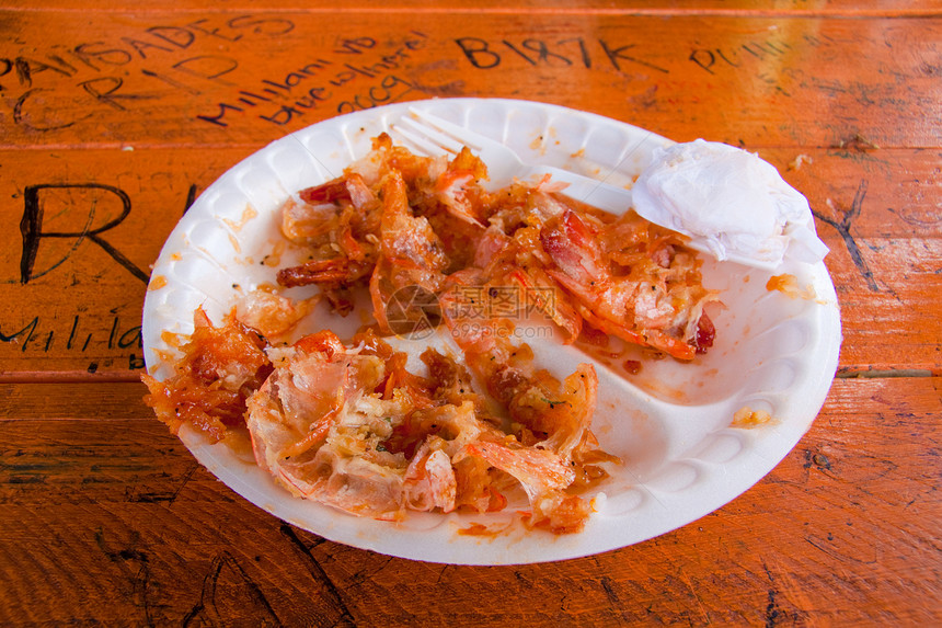 虾块板海鲜午餐菠萝贝壳白色橙子盘子热带沙拉食物图片