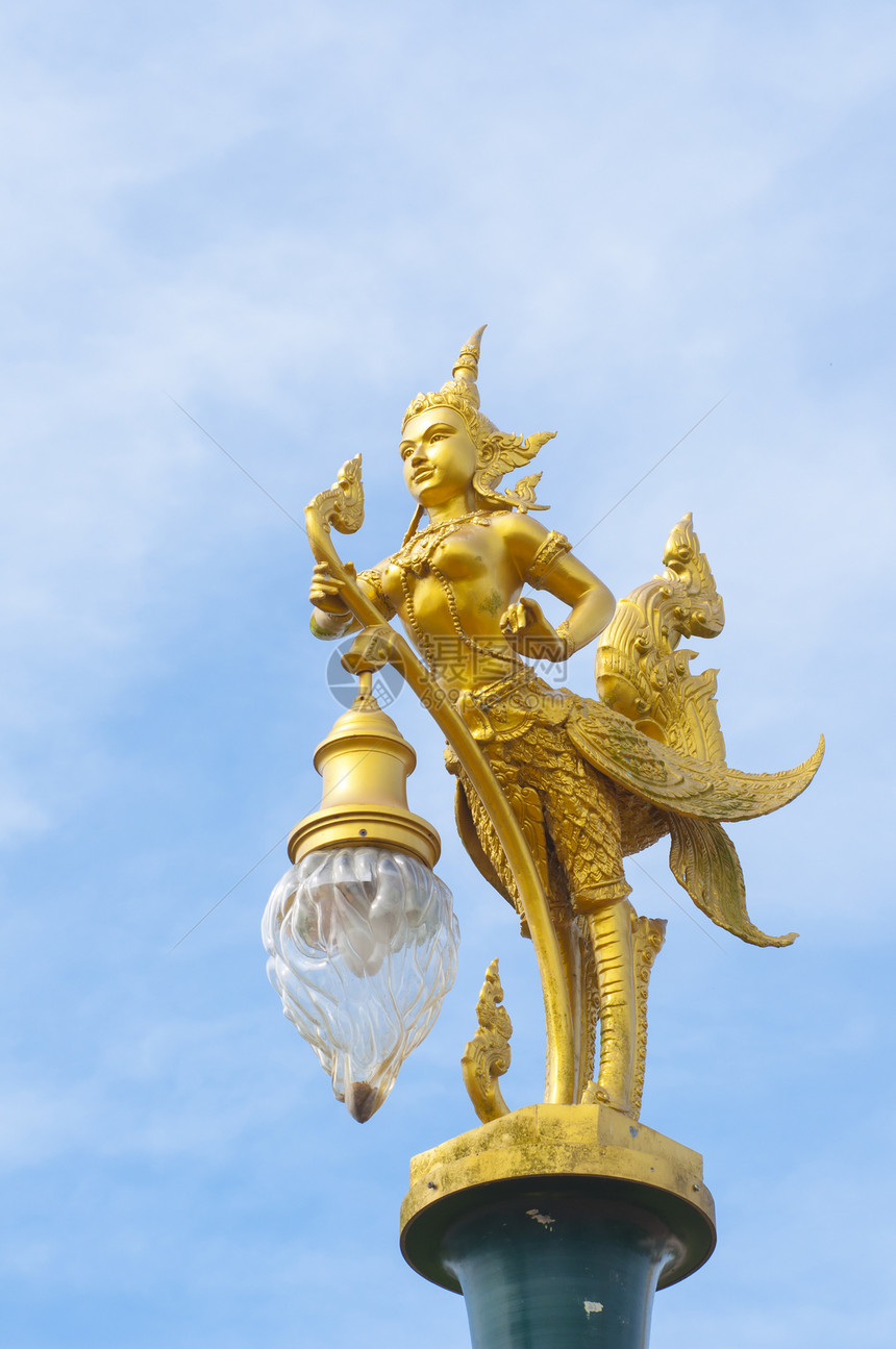 天使的金雕像女士繁荣文化高棉语连体情调天空艺术家女性佛塔图片