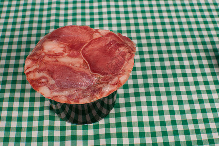 西班牙语开胃菜起动机塔帕猪肉美食水平桌布玻璃食物背景图片