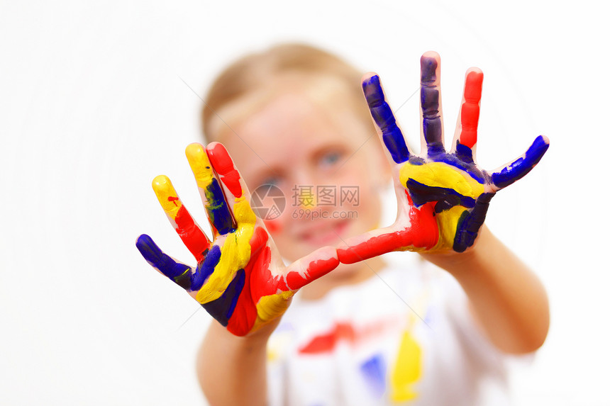 手上涂着油漆的幸福的孩子画家创造力教育指纹艺术工艺喜悦幼儿园艺术品身份图片
