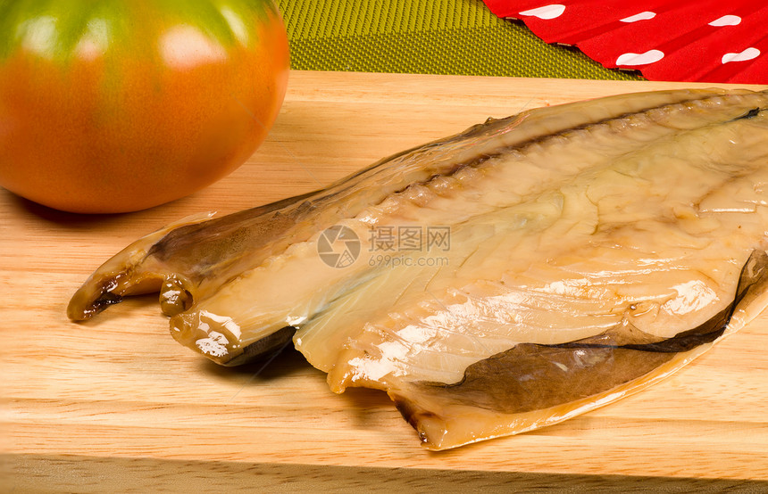 Dried 鳄鱼食物鲭鱼美食盐渍内脏水平切菜板图片