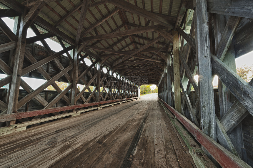 木环覆盖桥乡村历史性木板路面木头保护结构历史图片
