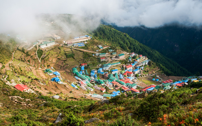 尼泊尔村场景市场登山首脑天空旅行房子村庄岩石远足图片